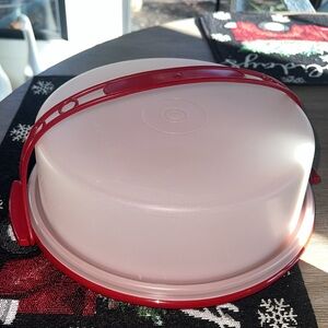 CAKE/PIE carrier.Keep fresh. Red bottom with white lid and handle. 10x4.!